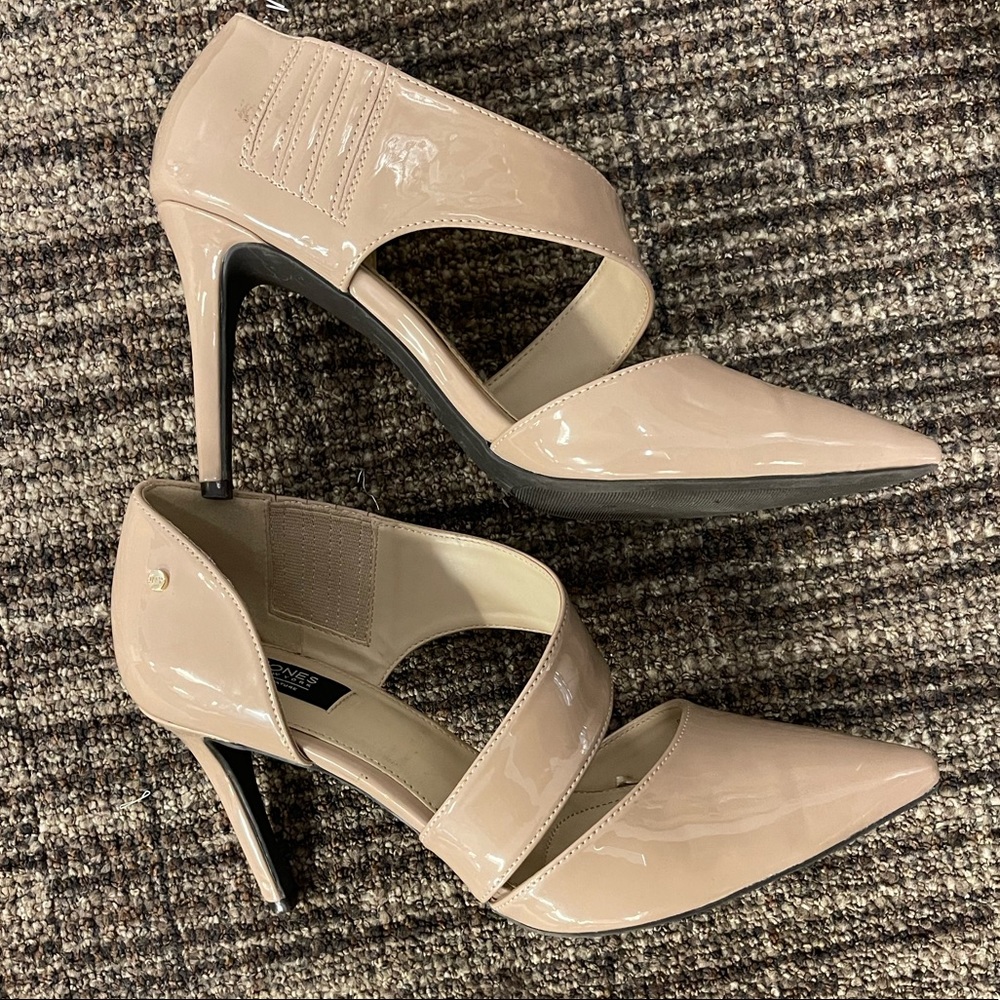 Jones NY Colette patent beige heels in size 10